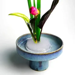 4 blomsterformede blomsterarrangementer i klar plastik, 70 mm