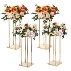 4 stk guld metal søjle blomsterstandere, 80 cm høj med geometrisk vase, perfekt til bryllupper og fester. Elegante midterstykker til receptioner.