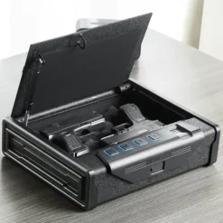 Biometrisk pistolskab med tre adgangsmetoder til opbevaring af to pistoler. Sikkerhed og nem adgang.
