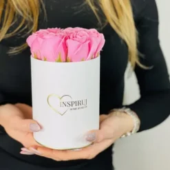 Blomsterkasse Inspiruj - Lyserød kasse med sæberoser - nr. 17 Mix fuchsia grøn gul
