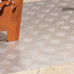 4-delt Aluminium Checker Plader - Skridsikre Trappetrin | Størrelse: 90x50 cm | Farve: Sølv