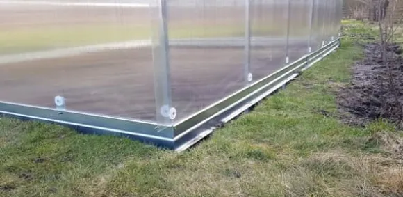 Drivhus KLASIKA RØR 3x8m (24m2) med fundamenter og 4mm polycarbonatbelægning