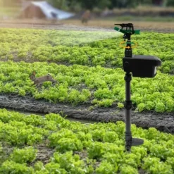 Dyreskræmmer - Bevægelsesaktiveret vandsprinkler - Solcelledrevet - Vandtæt - Timer 10/20/30 min - Batterier inkl. (4) - Sort