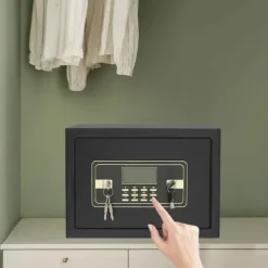 Elektronisk pengeskab - 22 L sikkerhedsboks - Alarm - Dobbeltlås - Vægmontering/fritstående - LED-display - Aftagelig hylde - Sort