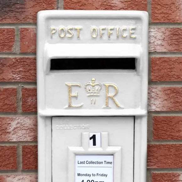 Engelsk postkasse - hvid | Royal Mail Låst postkasse Bryllupsdekoration Dåpsdekorationer Havedekorationer Begivenheder Britisk