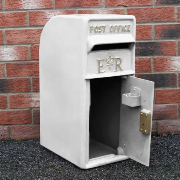 Engelsk postkasse - hvid | Royal Mail Låst postkasse Bryllupsdekoration Dåpsdekorationer Havedekorationer Begivenheder Britisk
