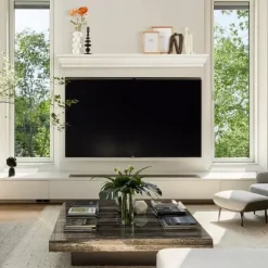 Flydende Pejs Mantelhylde 72”, Hvid Træhylde til Stuen, Moderne Design, Ideel til Dekoration og Opbevaring.