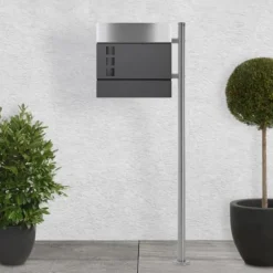 Fritstående brevkasse med avisrum 37 cm antracit inkl. stativ 120 cm højt Fritstående brevkasse sølv