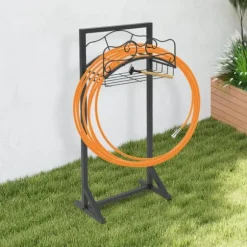 Haveslangeholder - Fritstående slangestativ - Jern - Med jordspyd - Bæreevne 22,68 kg - Mål 38×18×86 cm - Samlet højde 106 cm - Sort