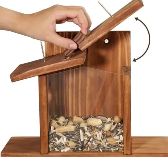 Lollanda Squirrel Feeder – Udendørs Egernfoderstation, Træ Egernfoder, holdbar og nem at fylde, med aftageligt frontpanel