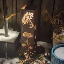 OBOSOE Håndsvejset Rustik Havesøjle - Fe & Svampe Ornament i Metal med Blomstermønster • Klatreplantestøtte • Camouflage Udendørs Kasser