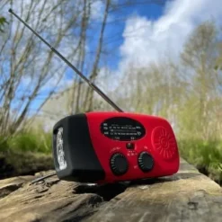 OBOSOE Krankradio med solceller, LED lommelygte og 2000mAh Powerbank SOS SUNMATIC - Vejrradio til hjemmet og camping nødsituationer med AM/FM radio