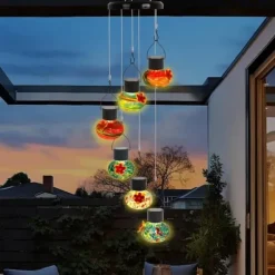 OBOSOE Solar Hummingbird Feeder med vindklokke – 6 lækagesikre glasdøre, matteret design og flerfarvet natlys