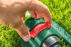 Oscillerende sprinkler, sprøjteområde 13x18 m, 16 sprøjtedyser, dyseafrensningsnål
