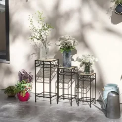 Outsunny 3-delt stabelbart plantestativ blomsterbord blomsterholder med rattan-look plantestativ til have altan metal guld