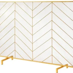 Pejseskærm i enkeltpanel, robust jernnet. Mål: 980(L) x 758(H) mm. Nem installation, fritstående gnistbeskyttelse til moderne stuer.