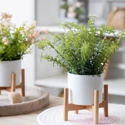 Plantebord, Bambusmateriale, Dimensioner 50cm x 30cm x 80cm, Vægtkapacitet 20kg pr. hylde, Indendørs og udendørs kompatibilitet