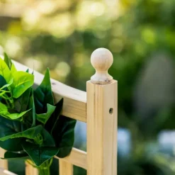 Plantekasse i træ med espalier til klatreplanter