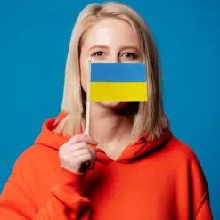 100st Ukraina Handhållna Flaggor 21*30cm Ukrainska nationella Mini Stick Flaggor Fest Festival Parader Fester Dekor