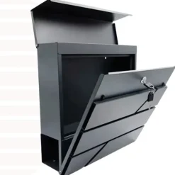 Stor postkasse til breve på porten, hegn, antracit, aviskiosk, loft