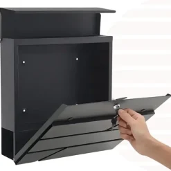 Stor postkasse til breve på porten, hegn, antracit, aviskiosk, loft