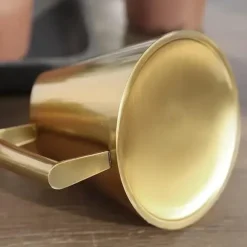 Vandkande - Lille blomsterkande - Rustfrit stål 201 - Lang tud - 900 ml - Moderne design - Lakeret overflade - Guld