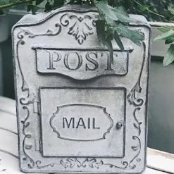 Vintage postkasse - Vægmonteret postkasse - Hegn-/Vægmontering - Præget metal - Udendørs - Med låg - Mål 26×9,5×34 cm - Grå